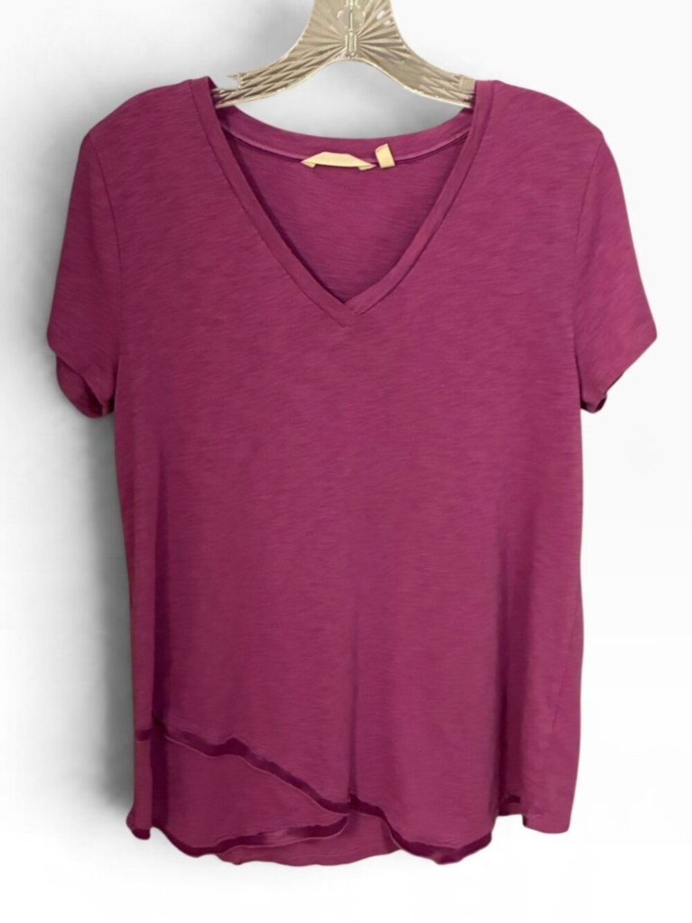 SOFT SURROUNDINGS Solid Purple V-Neck Asymmetrical Hem Sort Sleeve Tee Medium